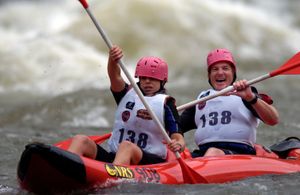 팽창식 카약은 매우 넓은 경향이 있다.