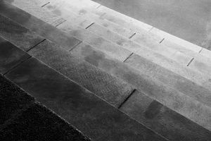 회색조로 변환된 컬러 사진