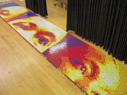 아티스트 Pete Fecteau의 모자이크 아트 "Dream Big" 제작 현장