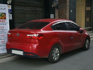 기아 올 뉴 프라이드 (세단) 후측면