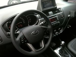 기아 올 뉴 프라이드 (세단) 실내