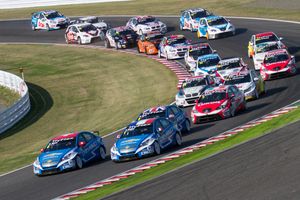 2012년 FIA WTCC 일본 레이스의 레이스 시작.