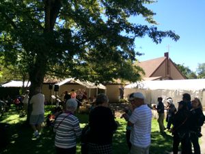 솔트레이크시티의 카르멜 수도원에서 2015년 카르멜 축제 라이브 밴드