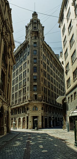 아리즈티아 건물과 라 볼사 지구 중심부