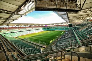 레기아 바르샤바 축구 클럽의 홈 구장인 폴란드 육군 경기장