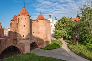 바르바칸에서 성령 교회를 바라본 모습