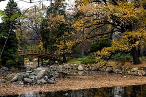 도시의 슈치트니츠키 공원 안에 있는 일본 정원