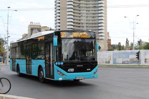 Universitate 교차로의 오토카르 켄트 버스