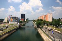 부쿠레슈티를 흐르는 드므보비차 강