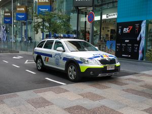 안도라 경찰대(National Police)가 수도 중심가를 순찰 중