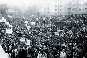 1988년 2월 13일, 스테파나케르트에서 열린 최초의 대규모 시위. 전통적으로 아르차흐 운동의 시작으로 여겨짐.