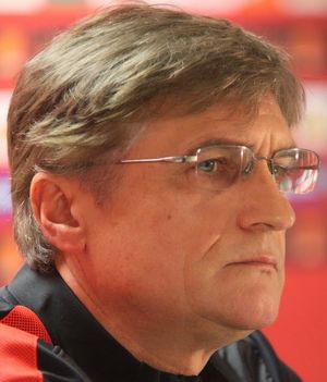 2013년 기자회견에서의 아담 나바우카