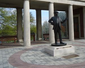 로체스터 대학교에 있는 이스트먼 동상