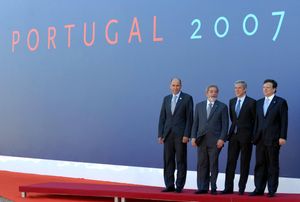 2007년 리스본에서 열린 EU-브라질 회담에 참석한 조제 소크라테스, 루이스 이나시우 룰라 다 시우바 브라질 대통령, 조제 마누엘 바호주 유럽연합 집행위원장, 야네츠 얀샤 슬로베니아 총리