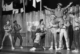 "Gee, Officer Krupke"를 부르는 제츠, 오리지널 브로드웨이 캐스트 (1957)