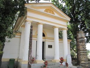 1993년 호르티가 재매장된 켄데레스의 호르티 가족 납골당