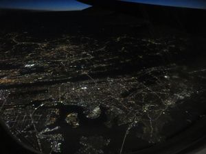 밤에 동쪽에서 본 브롱크스의 항공 사진