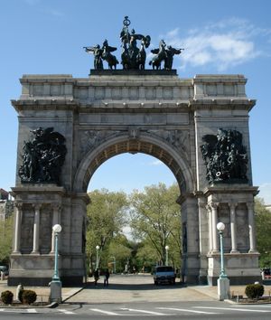 그랜드 아미 광장(Grand Army Plaza)의 군인과 선원 기념 아치(Soldiers' and Sailors' Arch)
