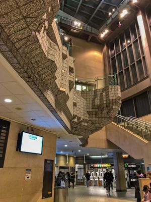 애틀랜틱 터미널은 브루클린의 주요 교통 중심지이다.