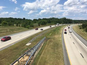 델라웨어 주도 1번(DE 1)은 펜윅 아일랜드(Fenwick Island)와 윌밍턴(Wilmington)을 연결하는 부분 유료 도로이다.