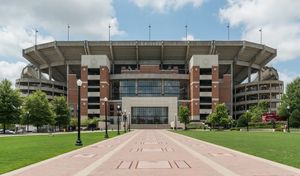 투스칼루사에 있는 앨라배마 대학교의 브라이언트-데니 스타디움(Bryant–Denny Stadium)