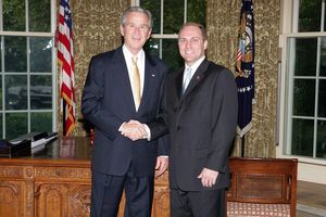 2008년 스컬리스 의원과 대통령 조지 W. 부시