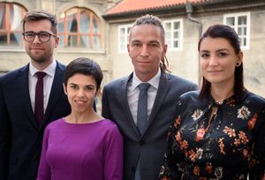 클라라 코츠마노바}}