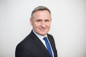 전 지도자이자 즐린주 주지사 지리 춘넥(Jiří Čunek)