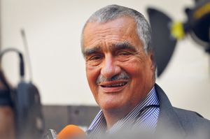 카렐 슈바르첸베르크 (Karel Schwarzenberg), 명예 의장 겸 전 대표