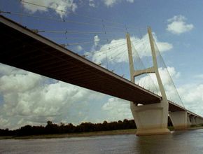 아칸소주와 미시시피주 사이의 미시시피 강 위의 그린빌 다리