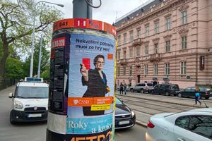 2019년 "질 낮은 음식은 사라져야 한다"는 문구가 적힌 선거 포스터