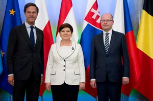 소보트카와 폴란드 총리 베아타 시드워 및 네덜란드 총리 마르크 뤼터 (바르샤바, 2017년 6월 19일)