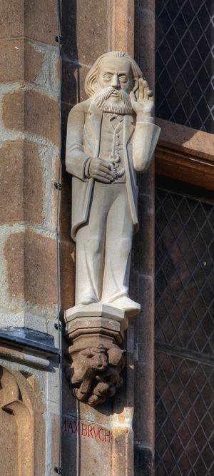 쾰른 시청 복원된 탑에 있는 브루흐의 조각상