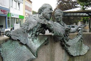 Maria Zanders}}를 위한 기념비