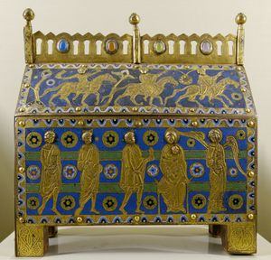 리모주 샹플뢰브 샤스(약 1200년경, 클뤼니 박물관, 파리)의 '동방박사의 여정'(상단)과 '동방박사의 경배'(측면)