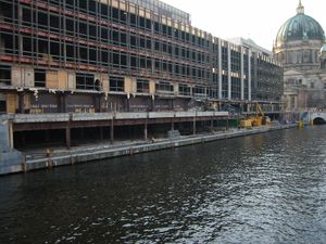 2006년 공화국 궁전이 철거되어 2020년 완공된 베를린 시티 궁전의 재건을 위한 공간을 마련했으며, 현재 훔볼트 포럼 박물관이 자리하고 있다.