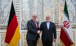 2016년 2월 테헤란에서 이란 외무장관 모하마드 자바드 자리프와 함께한 슈타인마이어