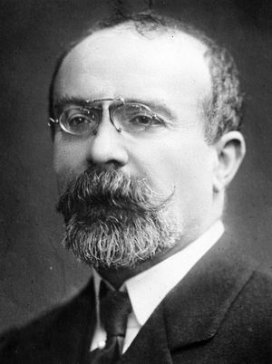 루이 바르투, 스테그 내각의 국방부 장관.