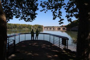 툴루즈 중심부 가론 강변의 많은 공원과 녹지