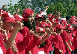 노동자당과 관련된 주요 사회 운동 중 하나인 무토지 농민 운동(Landless Workers' Movement, MST) 활동가들