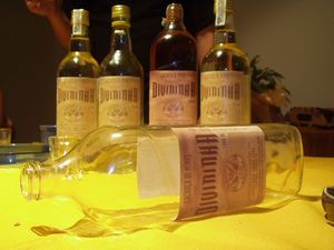 카샤사(Cachaça), 미나스 제라이스의 전통 음료로 수백 개의 수제 브랜드가 있다