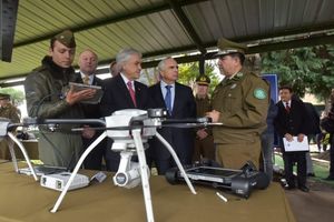 피녜라 대통령이 테러 대응 카라비네로 특수임무부대를 발표하다.