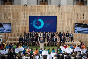 2019년 4월, 피녜라 대통령이 COP 25 출범을 주도하고 있다.