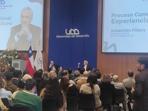 2023년 개발대학교를 방문한 세바스티안 피녜라 전 대통령