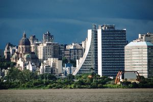 과이바 강에서 바라본 역사지구 스카이라인