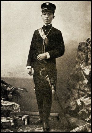 군복을 입은 아기날도