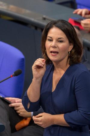 2020년 10월 연방의회에서 연설하는 베어보크