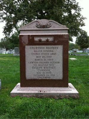 코트니 위트니(Courtney Whitney) 소장의 묘소, 알링턴 국립묘지.