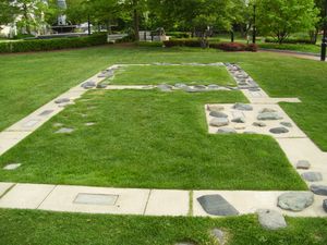 매사추세츠주 찰스타운의 윈스럽 "대저택" 부지. 식민지의 첫 정부 청사로도 사용되었다.