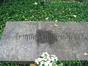 프랑크푸르트의 쇼펜하우어 화강암 무덤